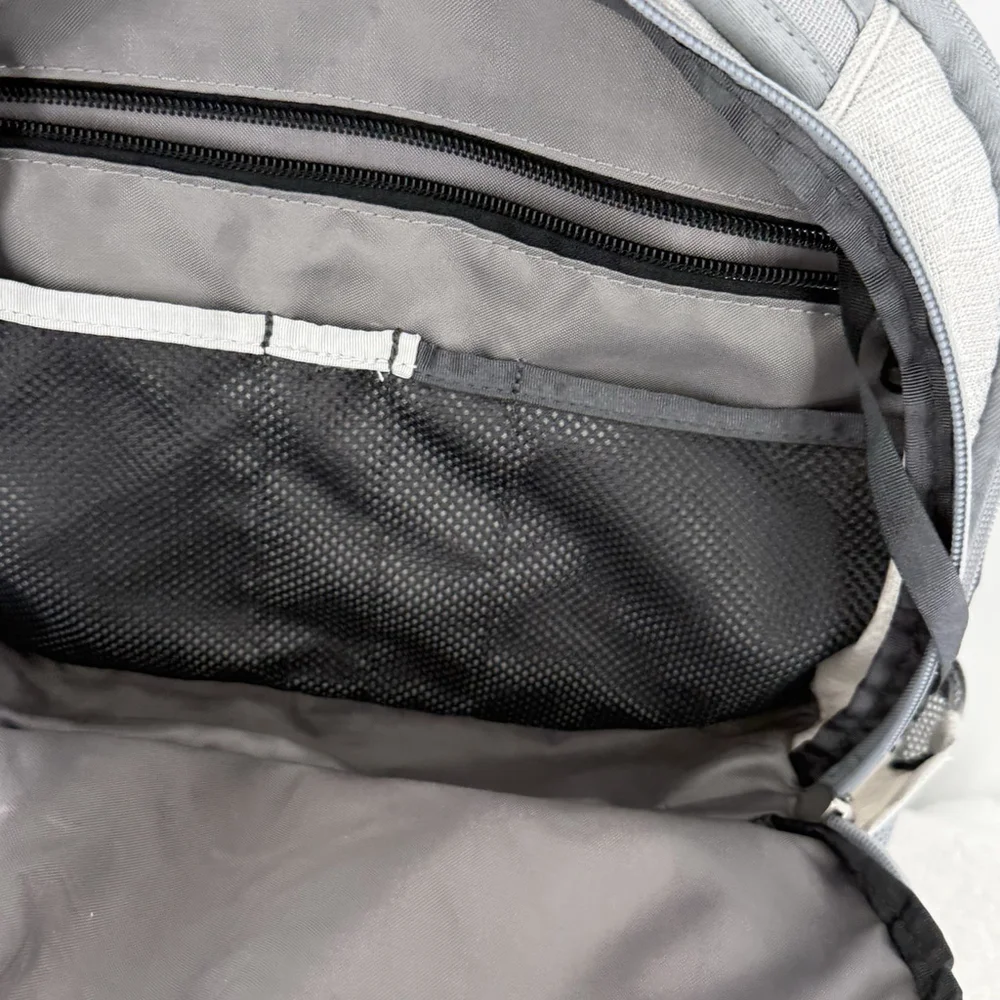 North Face Vault Backpack Silver Gray Flexvent Padded Compartment